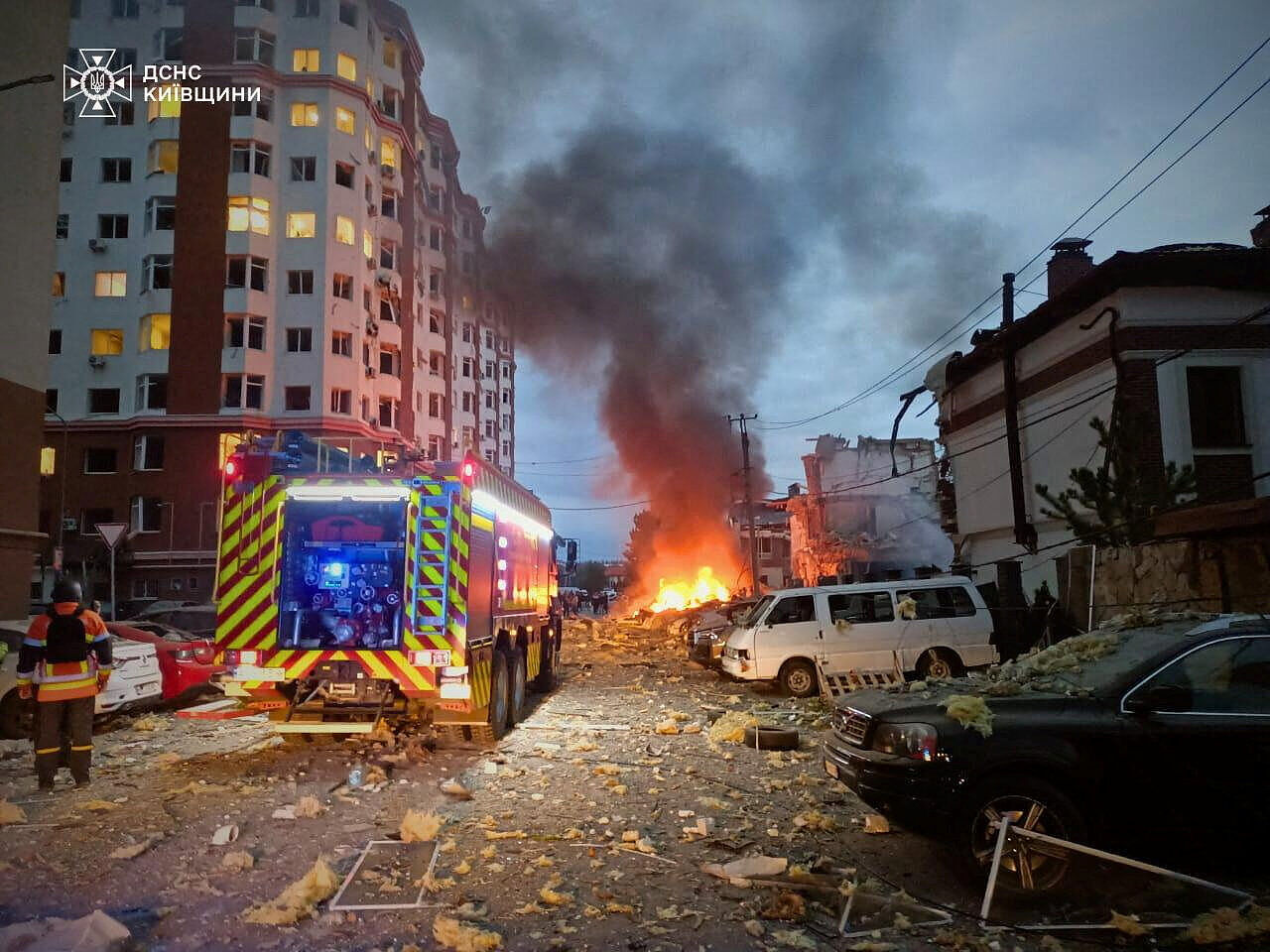 俄飞弹、无人机狂轰！乌克兰基辅4死80伤民宅毁，泽伦斯基震怒（组图） - 5
