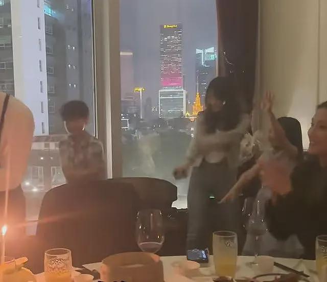 汪雨带新婚老婆看俩女儿大提琴表演，大女儿亭亭玉立，儿子很像他（组图） - 12
