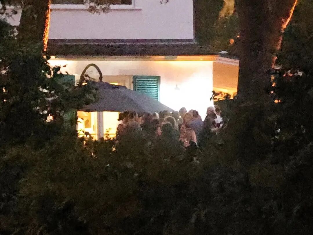 赛琳娜和本尼大婚！抓马不断：亲妈崩溃，密友缺席，比伯隔空喊我愿意（组图） - 9