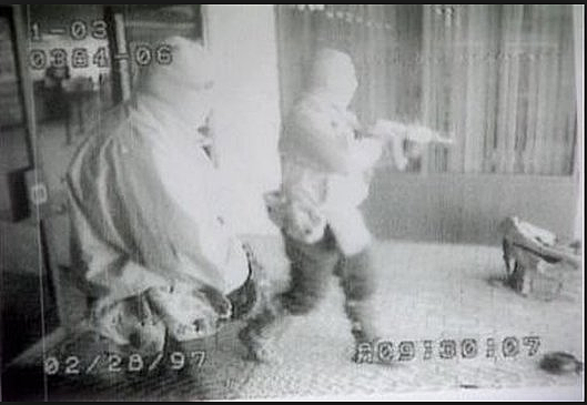 美国史上最强悍匪，2个人把三百LA警察逼得临时去枪店买枪（组图） - 46