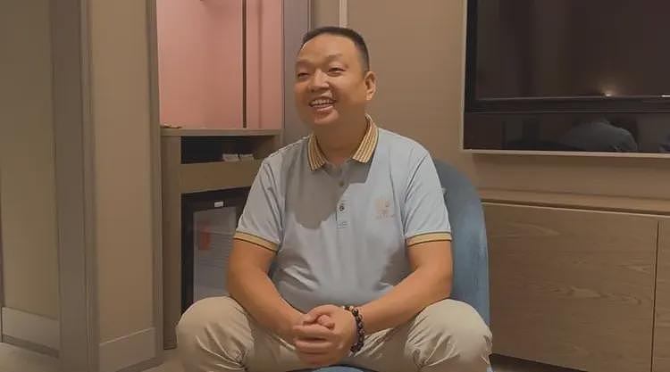 丢失33年千万富翁到云南与母亲相认，见面礼送成都房子和银行卡：将接4个弟弟妹妹来定居（组图） - 2