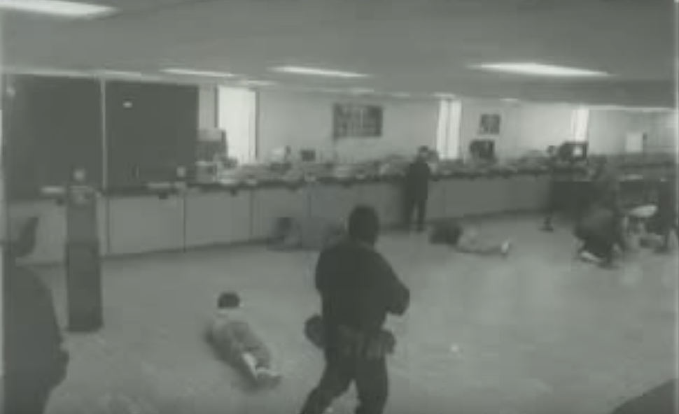 美国史上最强悍匪，2个人把三百LA警察逼得临时去枪店买枪（组图） - 39