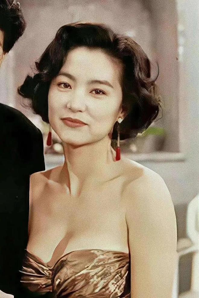 明明美到雌雄难分，却痴缠渣男20多年，母亲的死成她永远的遗憾（组图） - 12