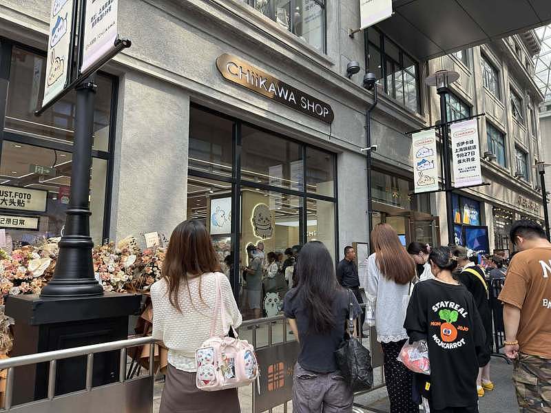吉伊卡哇攻上海,10分钟卖空1货架!网酸:说好的反日呢?(组图) - 1