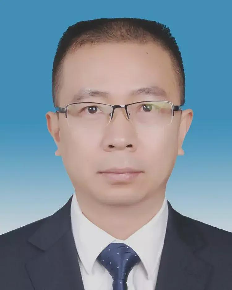 官方通报:作为“一把手”,他安排单位买500斤散装白酒存于办公楼,用于日常接待(图) - 1