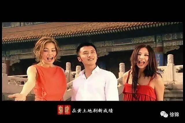 曾为《北京欢迎你》献唱，空中表演被扒裤子，为好友庆生险些丧命，她总是差点运气？（组图） - 1