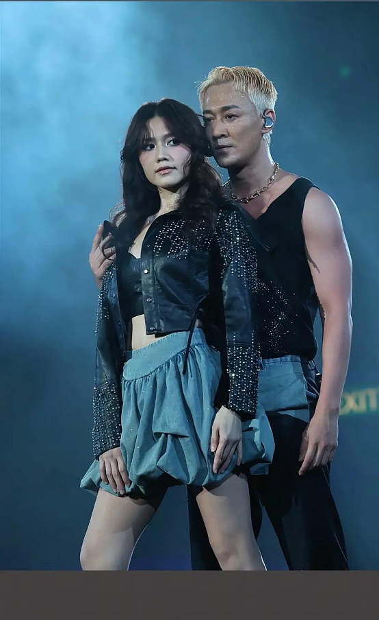 香港知名男星演唱会突然取消，疑发生火情，现场浓烟滚滚（组图） - 8