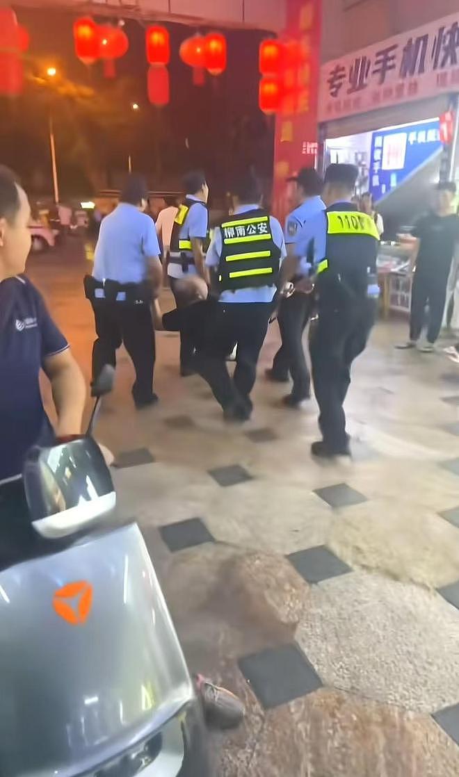 醉酒男子殴打顺丰骑手，5名饿了么骑手挺身而出每人获奖5千（组图） - 4
