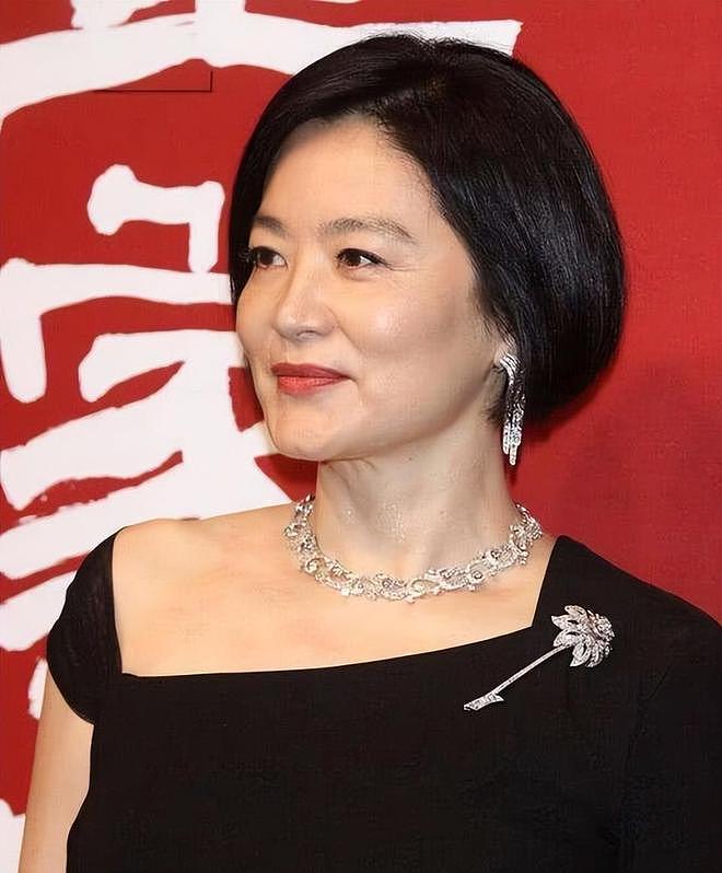 明明美到雌雄难分，却痴缠渣男20多年，母亲的死成她永远的遗憾（组图） - 20
