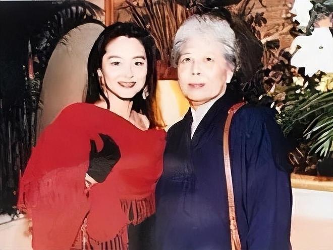 明明美到雌雄难分，却痴缠渣男20多年，母亲的死成她永远的遗憾（组图） - 15