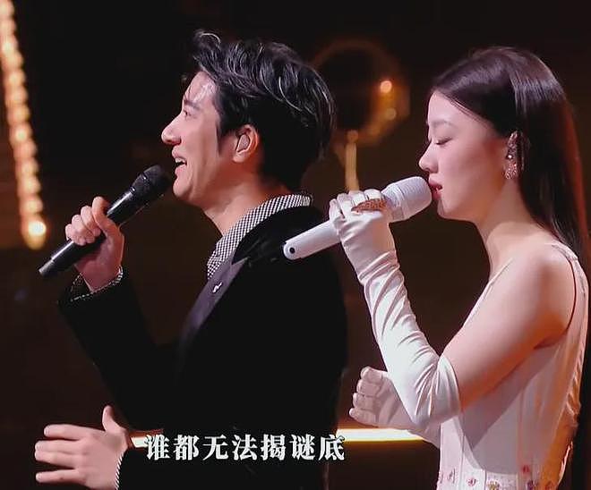 湾区晚会名场面:小沈阳和女儿同框,肖战台下合照,歌手真唱翻车(组图) - 10