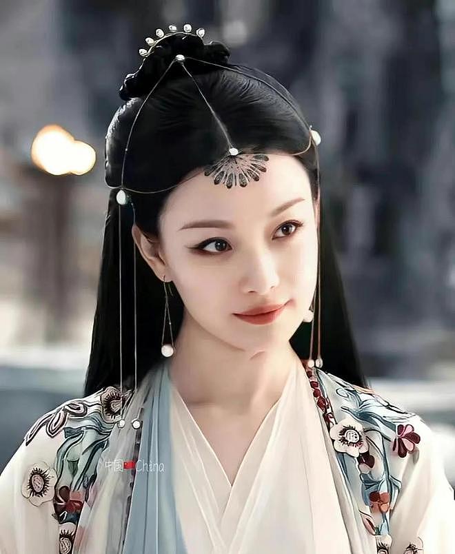 倪妮时装周大放异彩：10个角色踩过太多坑，内娱时髦精进阶不容易（组图） - 31