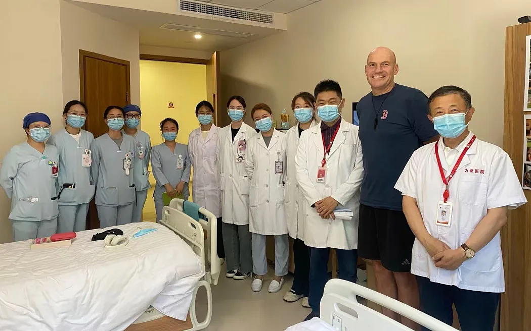 外国绝症男子飞中国“续命”！一个多月奇迹缓解，有人花34万仍回天无力...（组图） - 4