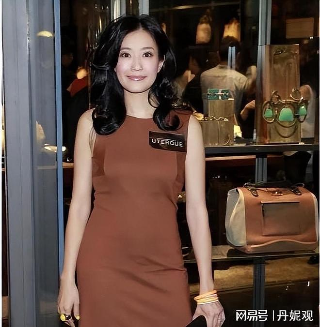她宁愿单身也不接受谢霆锋，转身嫁豪门生4娃，如今46岁成了这样（组图） - 27