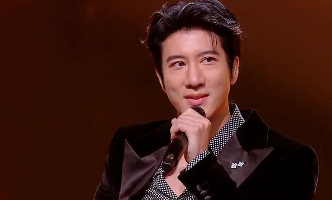央视这一晚,娱乐圈“失踪人口”集体回归,女星风情万种,真好看(组图) - 8