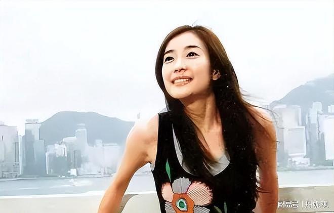 她宁愿单身也不接受谢霆锋，转身嫁豪门生4娃，如今46岁成了这样（组图） - 8