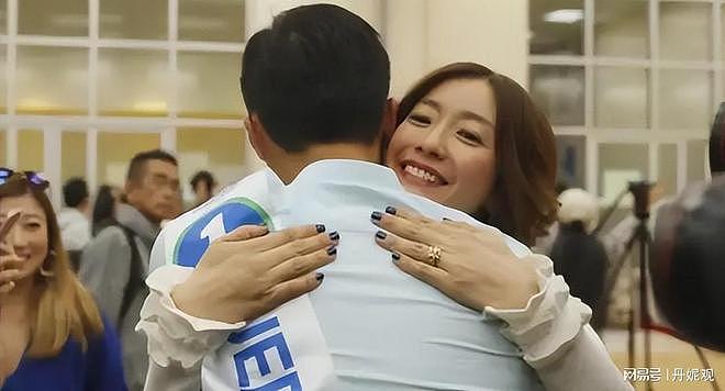 她宁愿单身也不接受谢霆锋，转身嫁豪门生4娃，如今46岁成了这样（组图） - 19