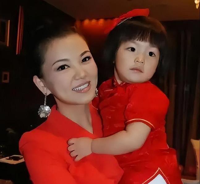 出力不讨好！李湘把女儿王诗龄养成“少妇“，前夫王岳伦反备受好评（组图） - 21