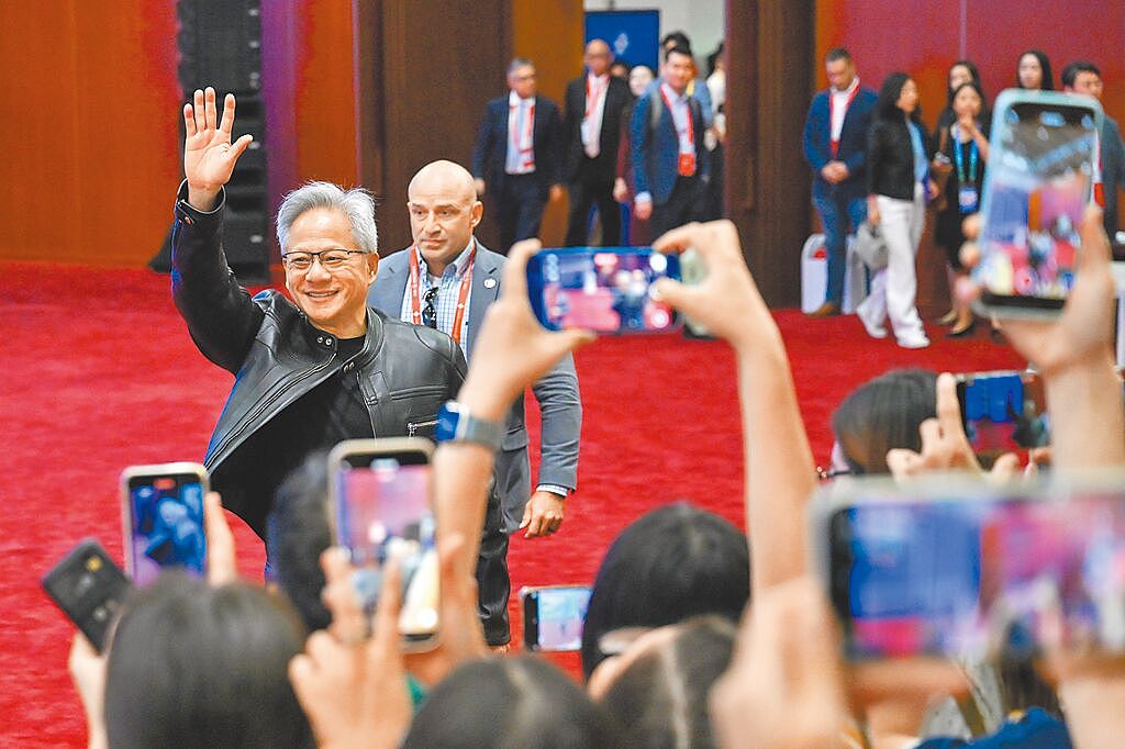 黄仁勋称“美对中鹰派不爱国”，挨轰中共同路人　（组图） - 1