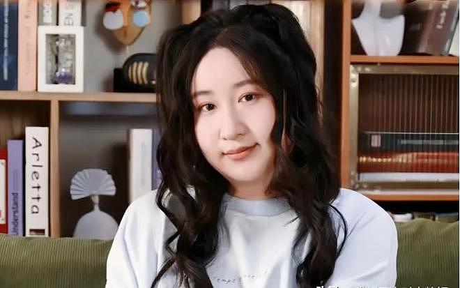 锤娜丽莎:从“女团C位”到“喜剧女王”,她用180斤撞开一条花路(组图) - 11