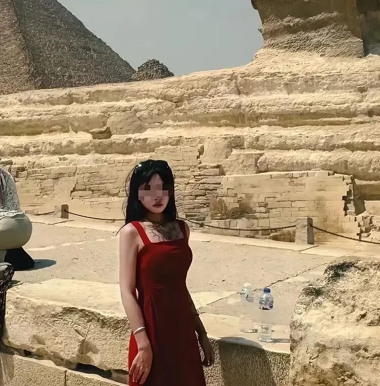 超美女生出国失联6天疑被“囚禁”,网友却注意她胸口和大腿的纹身(组图) - 11