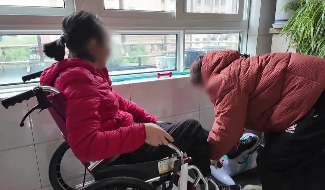 江苏28岁女子突发罕见病全身瘫痪，丈夫哄骗卖掉婚房携款失踪，放话“宁可坐牢，也不回来”（组图） - 2