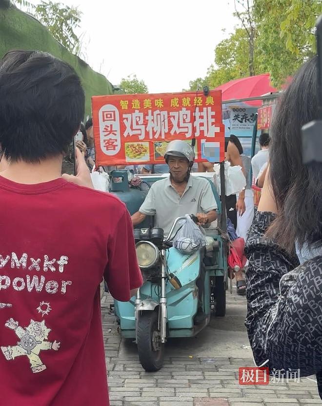 江西“鸡排哥”爆火：每天一二十个镜头对着，我没有负担（组图） - 3