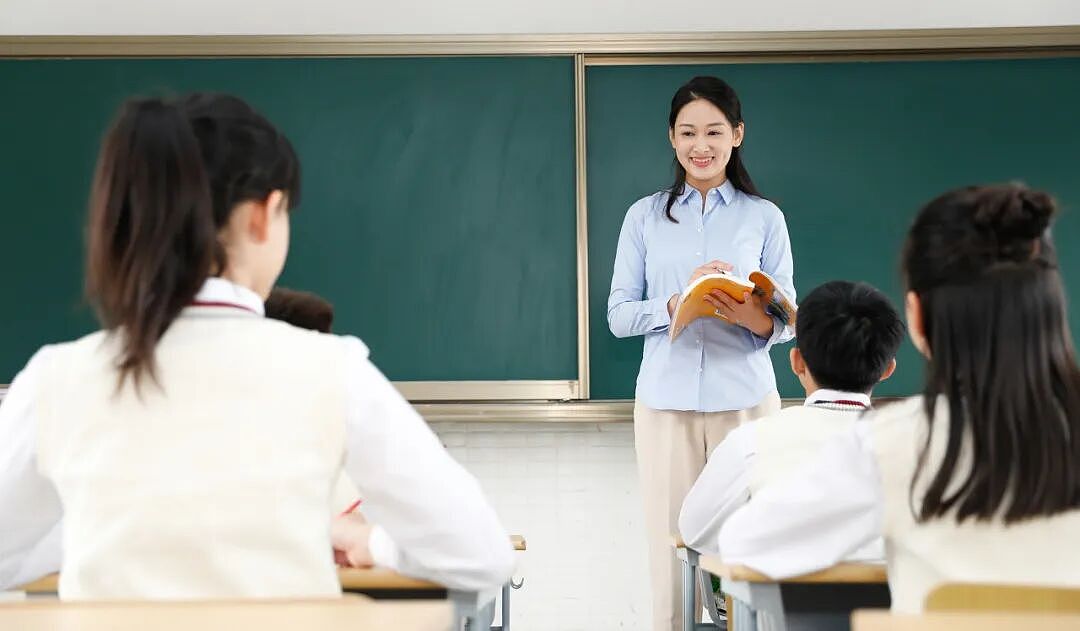 被AI围剿的外语系学生：毕业了，我的专业也没了（组图） - 2