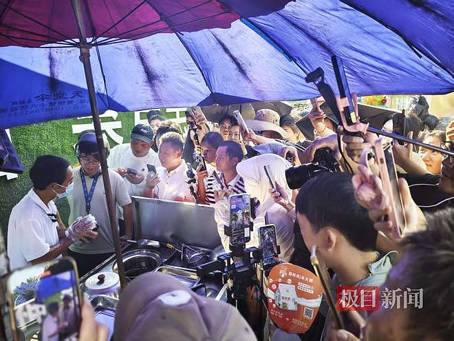江西“鸡排哥”爆火：每天一二十个镜头对着，我没有负担（组图） - 1