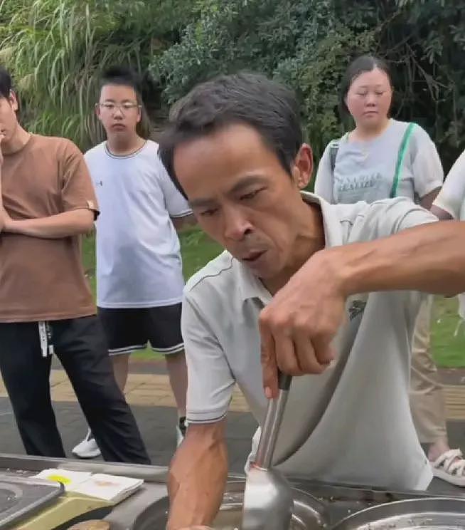 鸡排哥的爆火，才是这个时代的结构性悲哀（组图） - 2