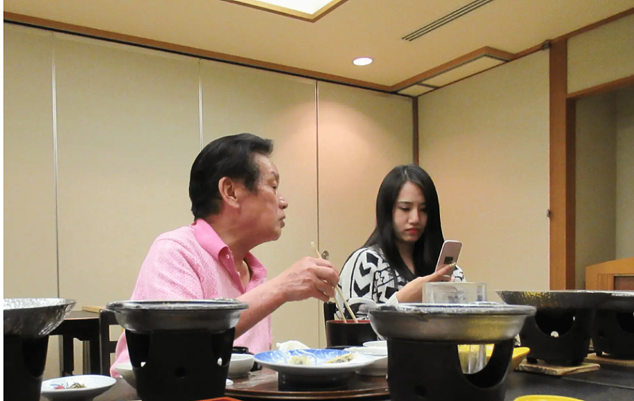 77岁富豪砸30亿和4000女纠缠，却遭22岁娇妻毒杀？亲属与她争夺13亿遗产，结局大反转！（组图） - 10