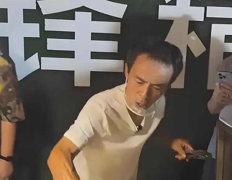 鸡排哥的爆火，才是这个时代的结构性悲哀（组图） - 1