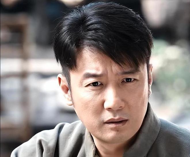 央视主持不做去当演员，33岁闷声拿影帝，今演《灼灼韶华》又火了（组图） - 22