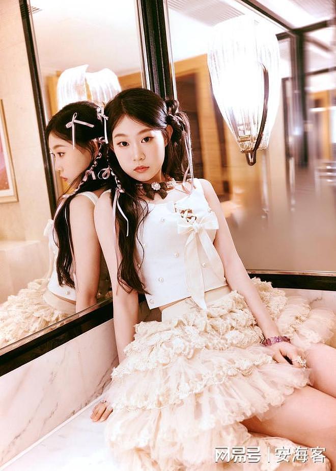 小沈阳女儿晒演出照，18岁沈佳润气场强星范足，老父亲被侃像保镖（组图） - 5