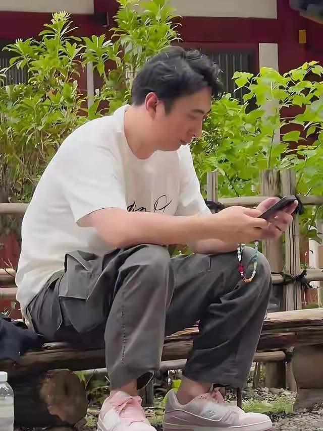王思聪消费降级！现身新加坡吃大排档，4位美女同桌，全程无交流（组图） - 12