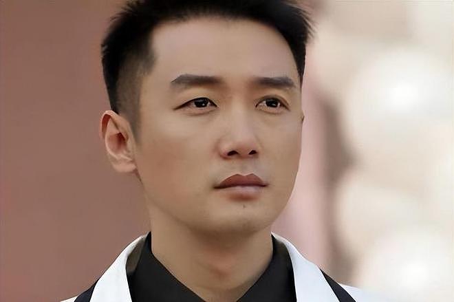 央视主持不做去当演员，33岁闷声拿影帝，今演《灼灼韶华》又火了（组图） - 4
