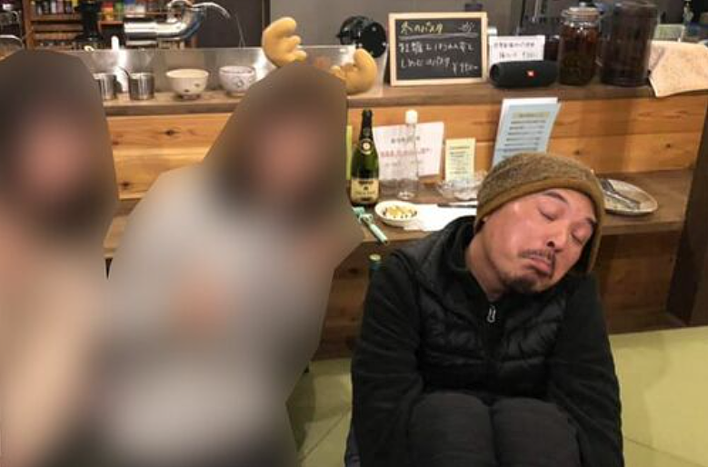 日本民宿老板下药性侵10名女游客，被捕后毫无悔意还对镜头竖大拇指比赞？！（组图） - 3