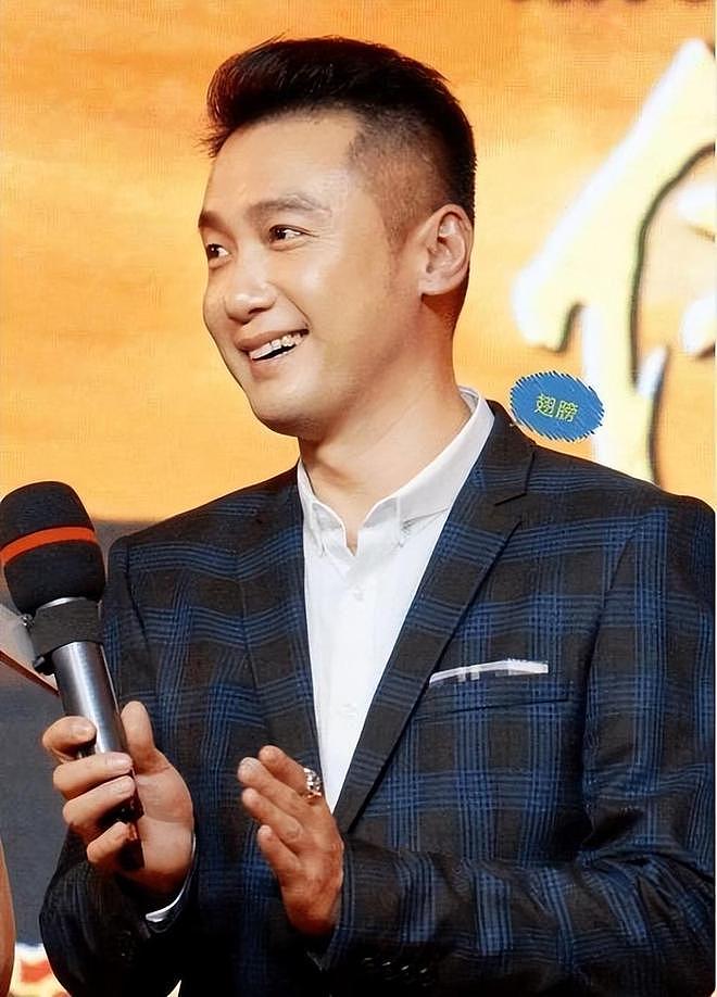 央视主持不做去当演员，33岁闷声拿影帝，今演《灼灼韶华》又火了（组图） - 7