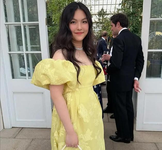 出力不讨好！李湘把女儿王诗龄养成“少妇“，前夫王岳伦反备受好评（组图） - 13