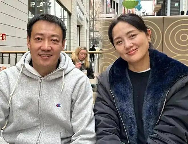 结婚19年痛失爱妻，辛柏青近况引人担忧，好友透露：不见任何人（组图） - 1