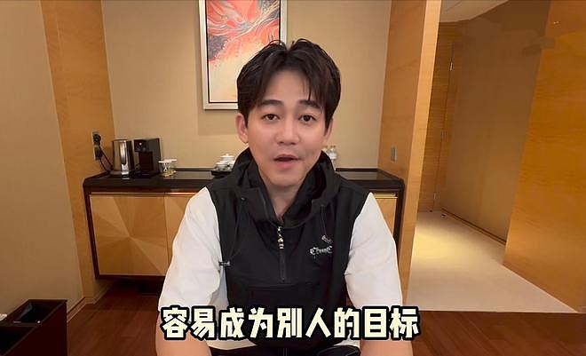 苏醒回应胡辣汤争议，向河南人道歉，谈唱歌跑调自己都忍不住笑了（组图） - 7