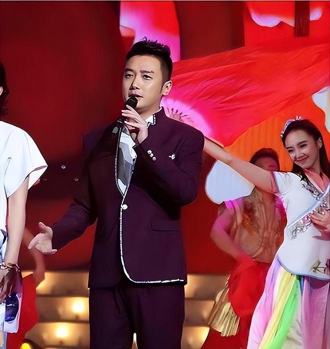央视主持不做去当演员，33岁闷声拿影帝，今演《灼灼韶华》又火了（组图） - 9
