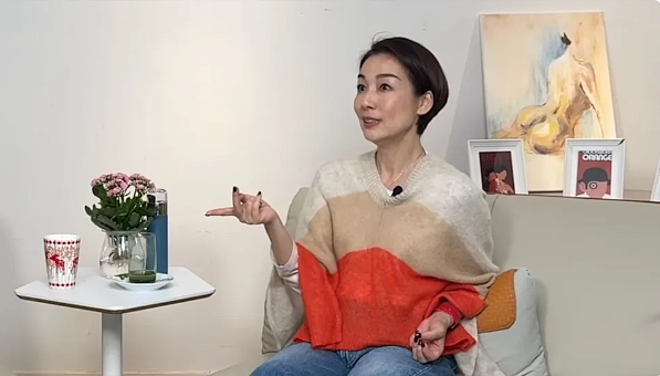 TVB视后两年没剧拍自爆不离巢原因,素颜上镜直播教化妆,网友赞皮肤很好(组图) - 8