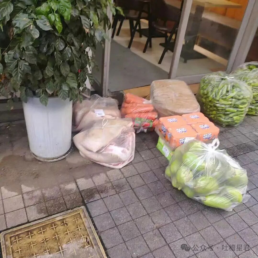 【爆笑】给男同事分零食却被误会…？啊啊啊到底有多自信才能如此自恋（组图） - 40