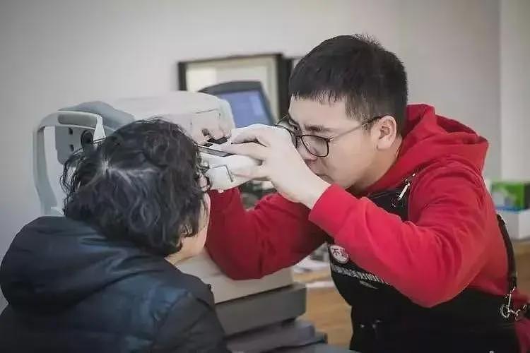 中国眼镜店开始倒闭潮！明明没有电商冲击，为啥还会自己干到黄？（组图） - 4
