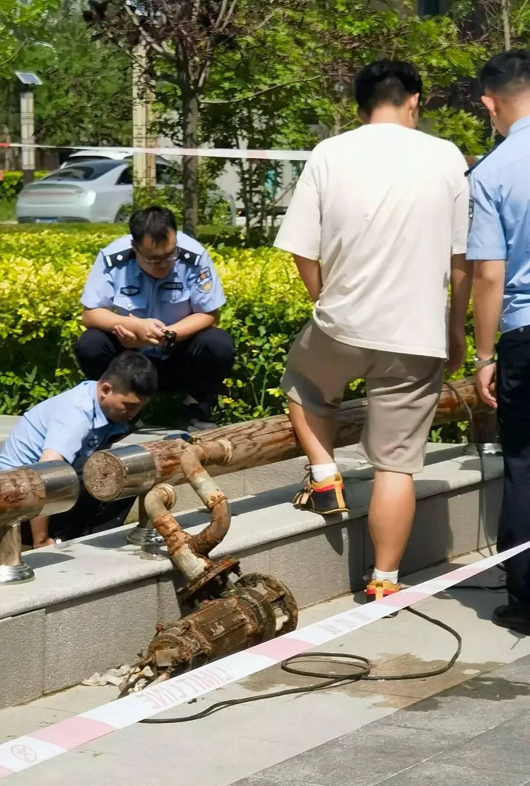 痛心！男孩小区内突然身亡，“儿子最后叫了一声妈妈...”！这个地方暗藏杀机，户外常见（组图） - 1