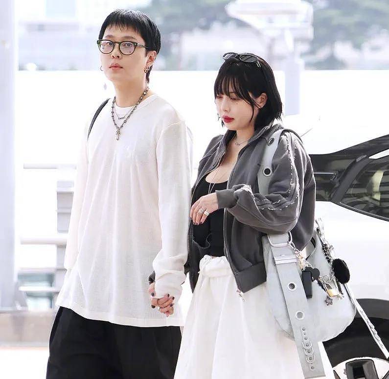 泫雅婚后状态越来越差，和丈夫同框一脸病容，社媒内容惹人担忧（组图） - 1