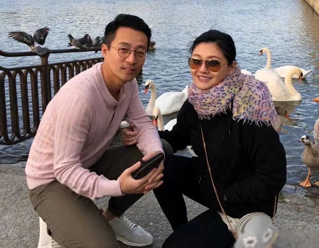 宣布正式结婚！娶小18岁娇妻，亲女友癌症去世（组图） - 12
