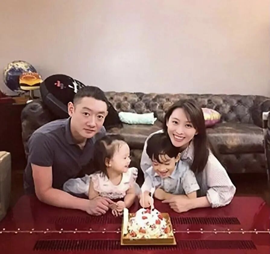 宣布正式结婚！娶小18岁娇妻，亲女友癌症去世（组图） - 11