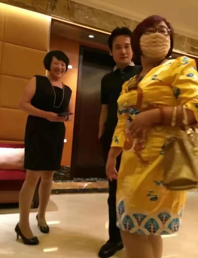 华人女子卷走400亿，年龄改小12岁，持假护照逃往国外，刚刚认罪（组图） - 16